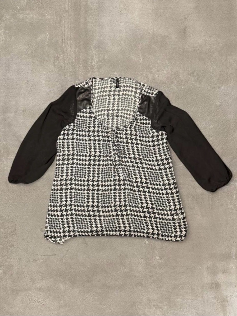 Maurices black & white houndstooth long sleeve shirt